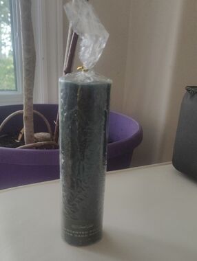 Made In 🇨🇦 Unscented Pillar Candle - Evergreen